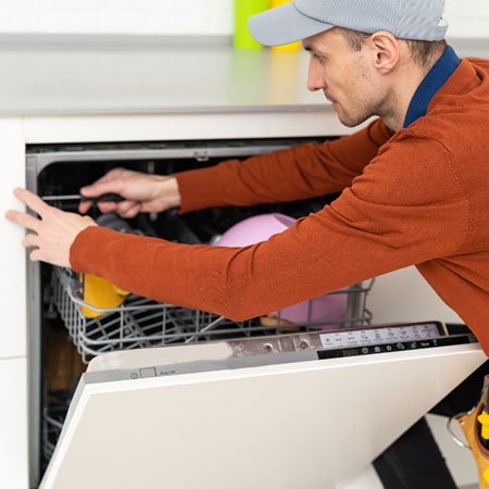 Magalia-Appliance-Repair-Men-image_08
